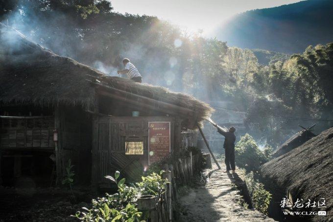 醉酒男子不慎跌落河中，消防人员紧急营救！